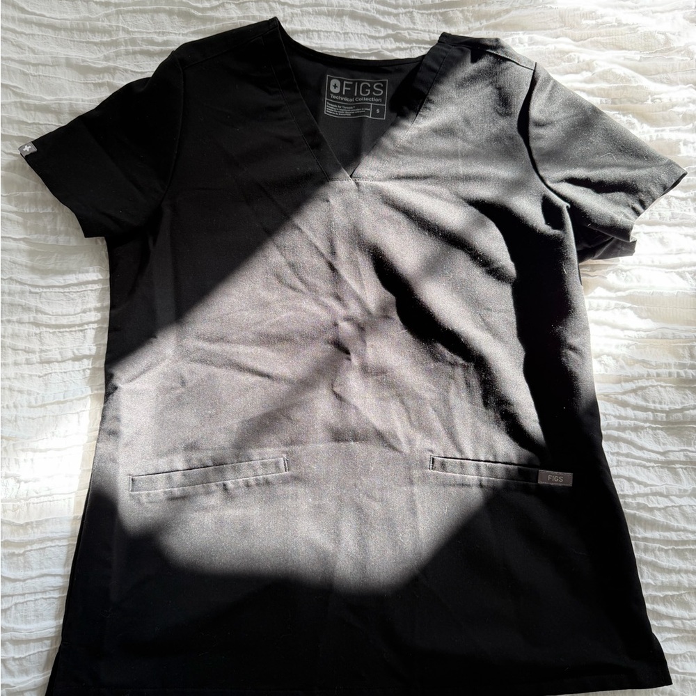FIGS Classic Black V-Neck Scrub Top